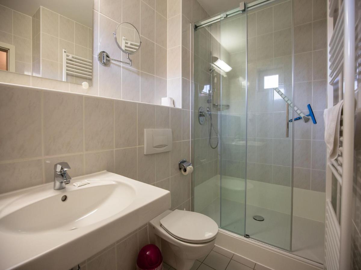 Feriendorf Rugana - Komfort Appartement Mit 1 Schlafzimmer Und Terrasse B52 Dranske Kültér fotó